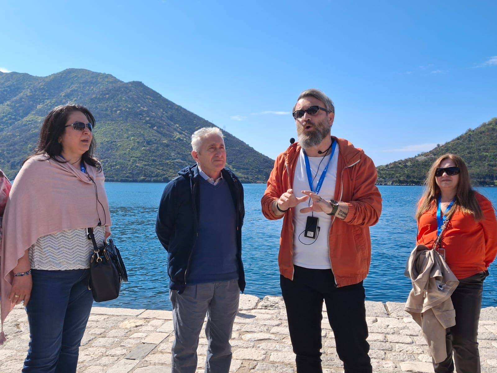 Saban Ajder — Karadag Kotor Korfezi'nde tur grubuyla