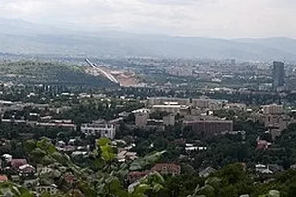 Almatı'da Nerede Kalınır? 2026 Konaklama Rehberi