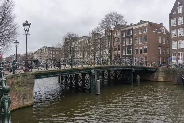 Amsterdam Gezi Rehberi 2026: Altın Çağ, Kanallar ve Özgürlük