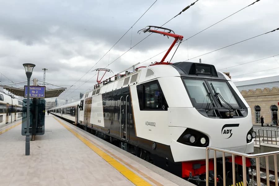 Bakü–Tiflis Treni 2026: Bilet, Fiyat, Vagon ve Yolculuk Rehberi