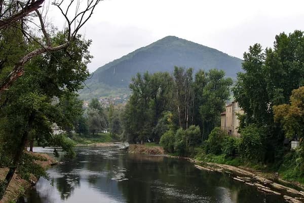 Bosna Piramitleri Gerçek mi? Visoko Rehberi 2026