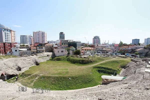 Dürres: Roma'dan Miras Kalan Arnavutluk Kıyısı