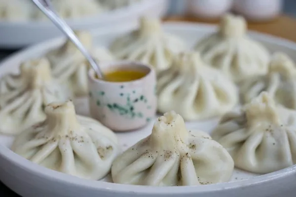 Gürcistan Yemek Rehberi 2026: Hinkali'den Churchkhela'ya