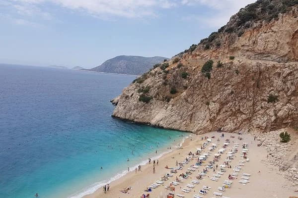 Türkiye'nin Mavi Bayraklı Plajları: Temiz Deniz ve Güvenli Tatil