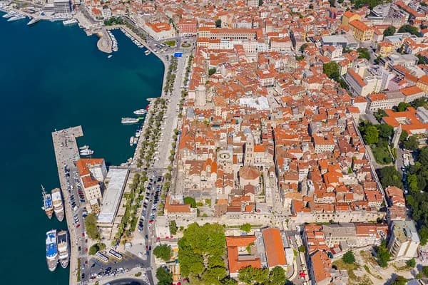 Split Gezi Rehberi 2026: Diocletianus Sarayı ve Dalmaçya